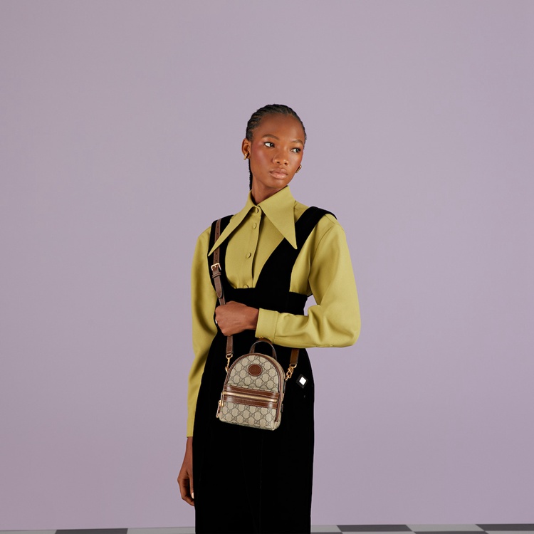 725654.92TCG.8563.005.100.0000.Light Multi function bag with Interlocking G